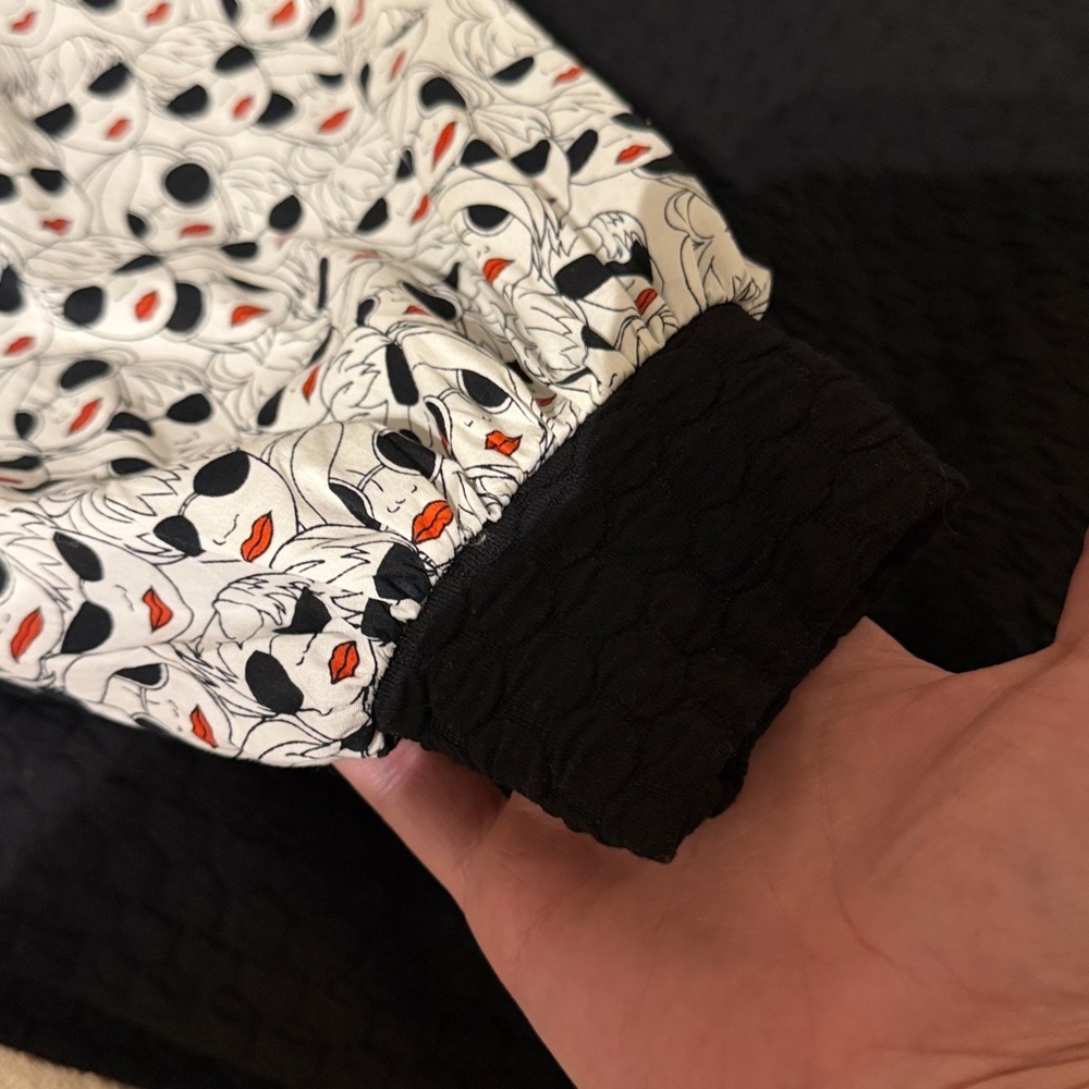 Black Textured Sweater With Patterned Sleeves - image 4